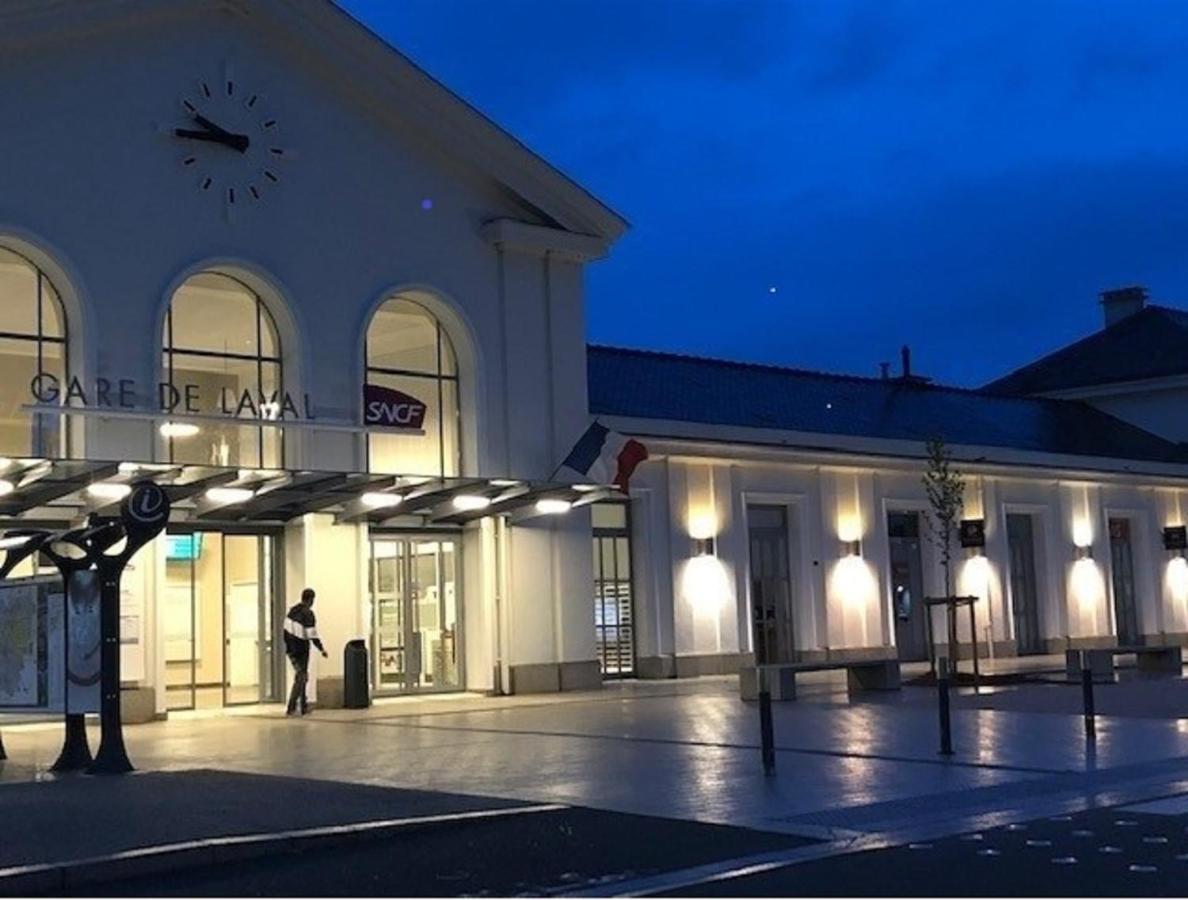 Hotel Et Apparts Marin لافال المظهر الخارجي الصورة