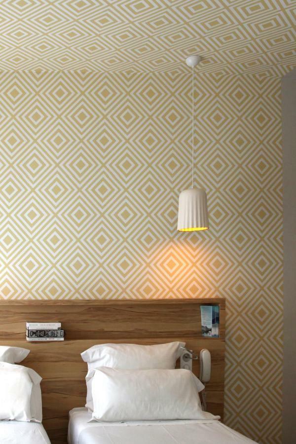 Hotel Et Apparts Marin لافال المظهر الخارجي الصورة